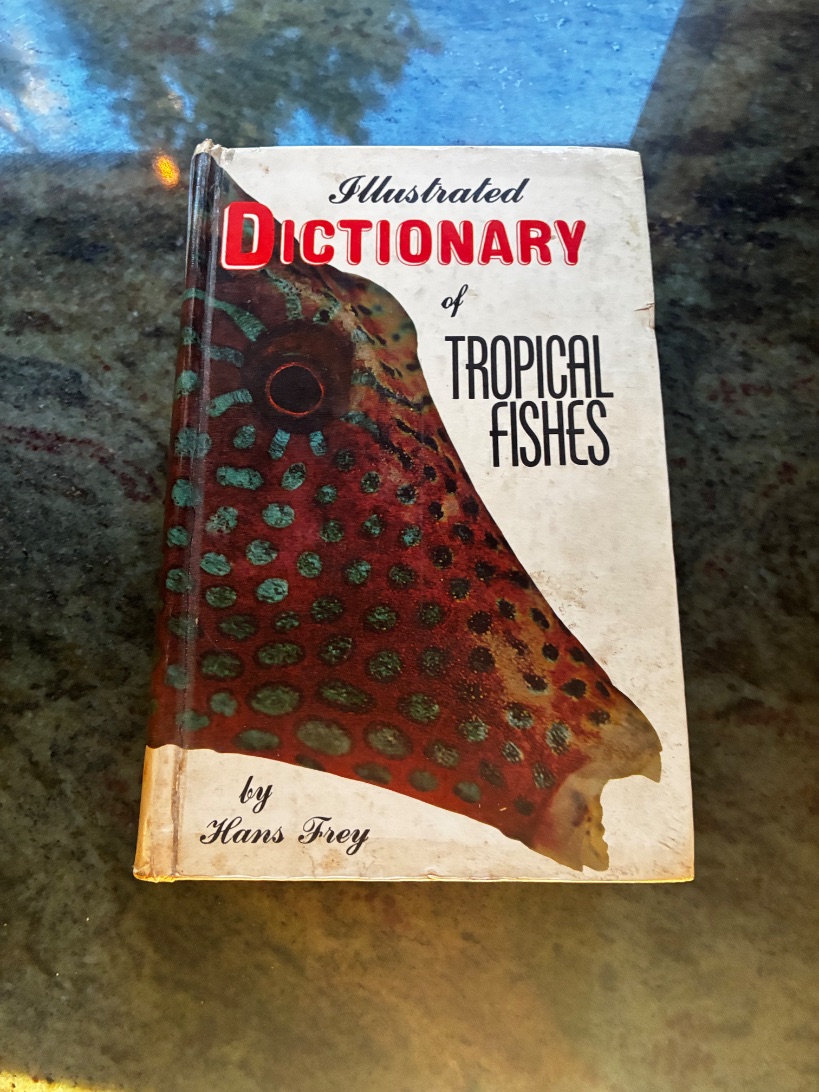 Illustrated Dictionary of Tropical Fishes — photograph 1 of 7